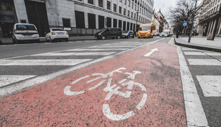V Praze jezdí na kole čím dál víc lidí, město plánuje rozšířit cyklostezky