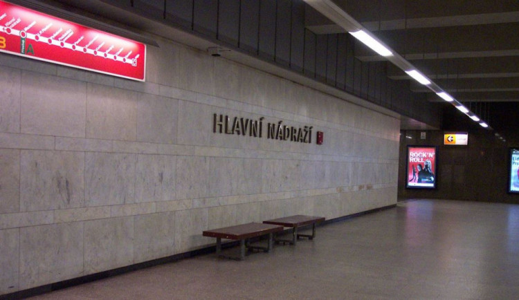 Nejstarší stanicí pražského metra je Hlavní nádraží. Původně měla sloužit podzemním tramvajím
