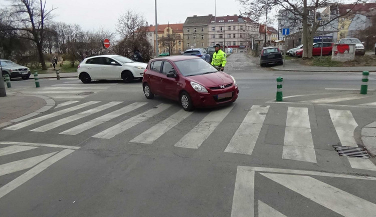 Opilá žena vyrazila v autě do ulic. Nadýchala skoro tři promile