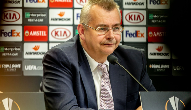 The head of football, Slavia Tvrdík, entered the operation due to an oncological disease