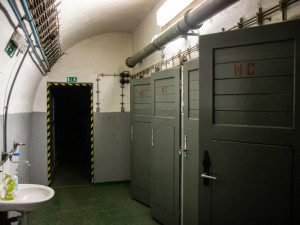 FOTOGALERIE: Podívejte se do největšího protiatomového krytu v Praze