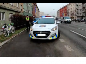 VIDEO: Cyklistu neprávem zastavili strážníci. Jejich nevhodné chování řeší i primátor