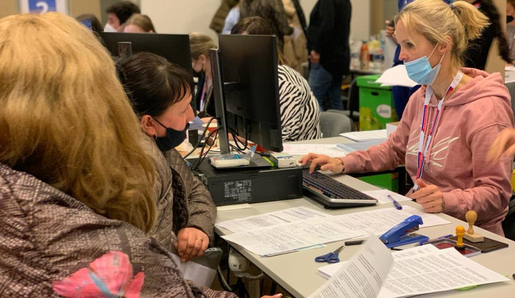 Překladač uprchlíci využijí třeba při komunikaci na úřadech.