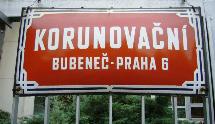 Rozhodnuto. Praha přejmenuje část Korunovační ulice u ruského velvyslanectví na Ukrajinských hrdinů