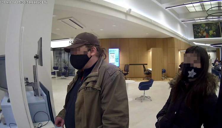 16482012771455-241-herci