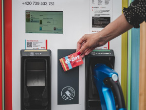 Nové stanice nabízí rychlé dobíjení i kvalitní trávení volného času. Těch menších letos E.ON postaví desítky, říká Martin Klíma
