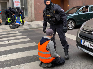 VIDEO: Aktivisté blokují dopravu už třetí den za sebou. Tentokrát na I.P. Pavlova