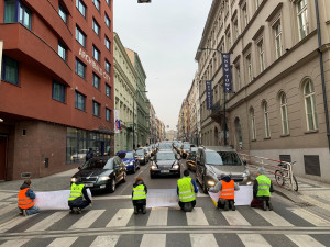 VIDEO: Aktivisté blokují dopravu už třetí den za sebou. Tentokrát na I.P. Pavlova