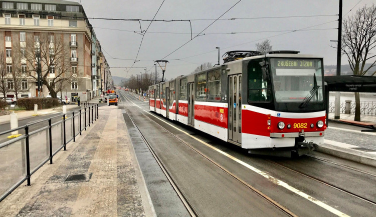 Po Rašínově nábřeží zase pojedou tramvaje.