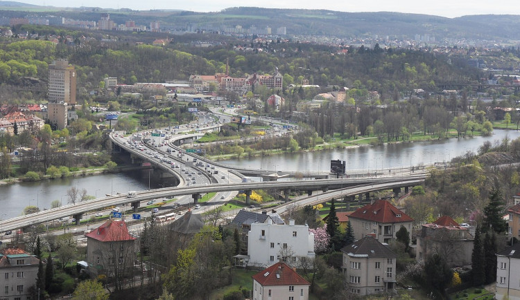 16487358075914-241-1278px-pohled-na-barrandovsky-most-2011