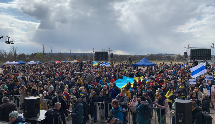 VIDEO: Na Letné probíhá akce Společně pro Ukrajinu. Účast není vysoká