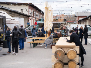 V Pražské tržnici je nový foodtruck s ukrajinskými specialitami. Připravují je uprchlíci