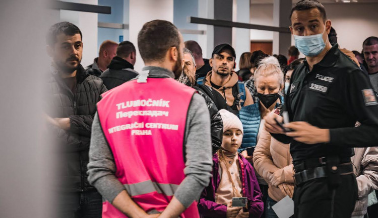 VIDEO: Nové asistenční centrum pro uprchlíky ve Vysočanech je v provozu