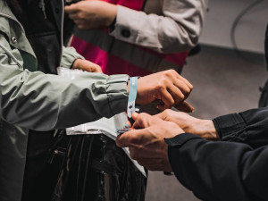 VIDEO: Nové asistenční centrum pro uprchlíky ve Vysočanech je v provozu