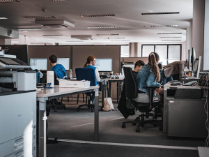 VIDEO: Nové asistenční centrum pro uprchlíky ve Vysočanech je v provozu