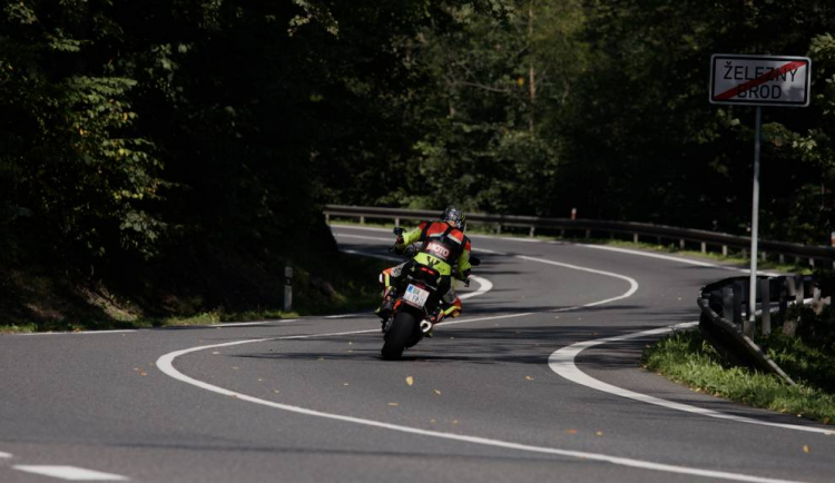 Nehod motorkářů dlouhodobě ubývá. Nejvíce bourají čtyřicátníci 