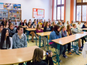 Učitelka na základní škole v Praze tvrdila žákům, že se v Kyjevě nic neděje. Už neučí