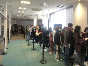 Praze dochází ubytování pro uprchlíky. Prostory by mohla uvolnit armáda