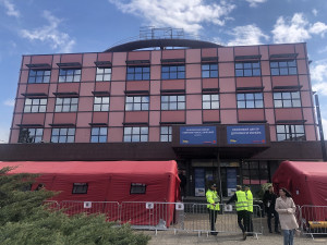 Praze dochází ubytování pro uprchlíky. Prostory by mohla uvolnit armáda