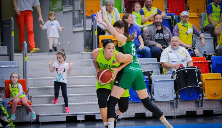 Basketbalistky USK dnes mohou slavit šestnáctý ligový titul v řadě. Bojují proti Žabinám