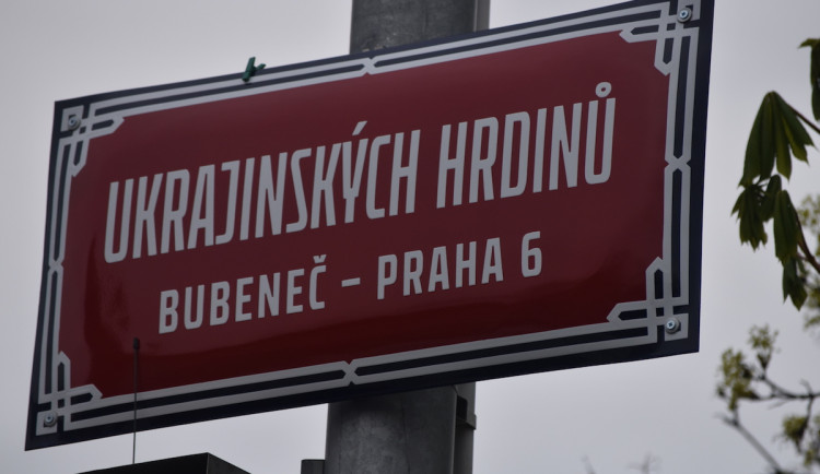 Korunovační už nese název Ukrajinských hrdinů. Nové jméno dostal i přilehlý most