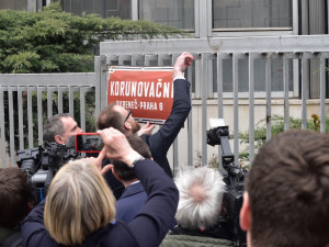 Korunovační už nese název Ukrajinských hrdinů. Nové jméno dostal i přilehlý most