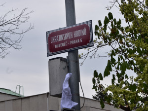 Korunovační už nese název Ukrajinských hrdinů. Nové jméno dostal i přilehlý most