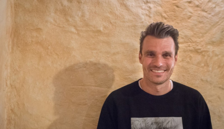 Mentální kouč šíří při svých přednáškách na školách lži o Leoši Marešovi