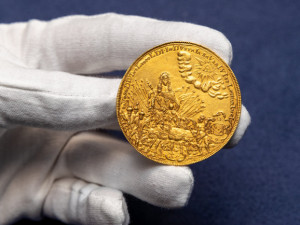 Aukce mincí vynesla 154 milionů. Desetidukát se prodal za 10 a půl milionu