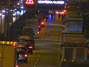 Tragická nehoda tří osobních aut přerušila dopravu na Pražském okruhu