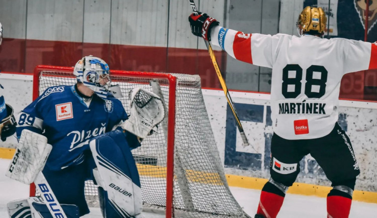 Finále univerzitní ligy přilákalo do Edenu přes 1300 diváků. Hokejisté Univerzity Karlovy získali Palachův pohár