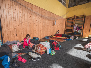 POLITICKÁ KORIDA: Je dobře, že Praha sníží nájem lidem, kteří u sebe ubytují uprchlíky?