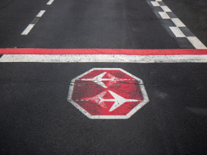 Letěli jsme s gorilou i delfínem, vzpomíná zkušený pilot, který odhalil fungování pražského letiště