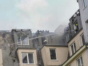 VIDEO: U požáru v Letňanech zasahovaly jednotky hasičů z celé Prahy