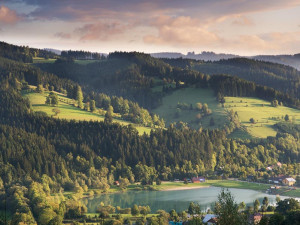 Letní dovolená v Beskydech s wellness i zážitky? Vyrazte do Velkých Karlovic