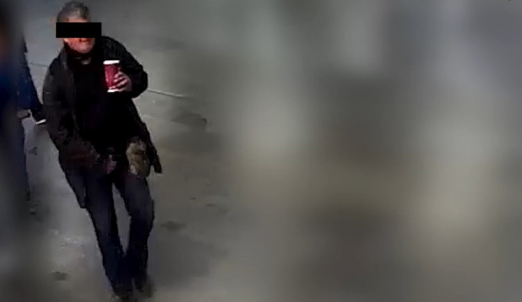 Muž podezřelý ze znásilnění dětí se k činům přiznal. Policie ho obvinila