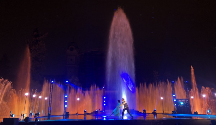 VIDEO: Do Křižíkovy fontány se po pěti letech vrací třicetimetrová tryska