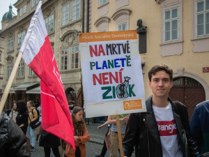 VIDEO: Studenti v Praze stávkovali za klima. Nejít do školy, nám přijde adekvátní, říká jejich mluvčí