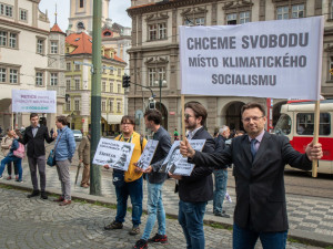 VIDEO: Studenti v Praze stávkovali za klima. Nejít do školy, nám přijde adekvátní, říká jejich mluvčí