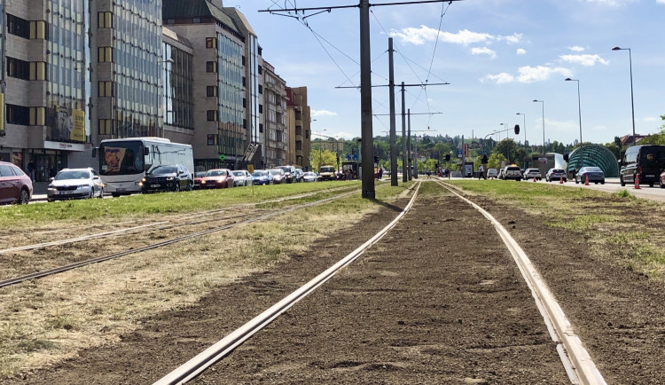 16525163735229-241-fspd6kowqaamwlf