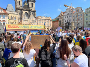 Stovky lidí v Praze podpořily vojáky v Azovstalu i jejich rodiny