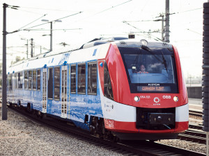 Vlak budoucnosti míří do Prahy. Jde o první vodíkem poháněný vlak na světě