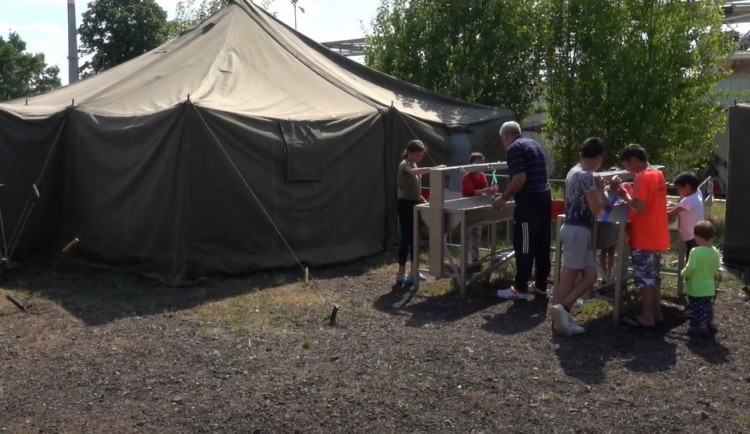 Stanové městečko v Troji.