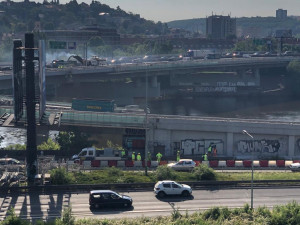 KOMENTÁŘ: Dopravní peklo se nekoná. Bitvu o Barranďák vyhrávají řidiči