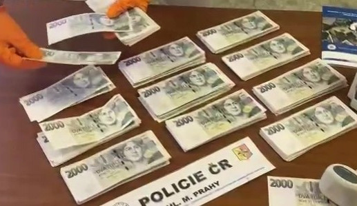 Muž padělal výhradně dvoutisícovky.
