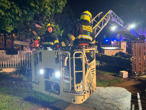 VIDEO: Noční bouřka v Praze zaměstnala hasiče a vyhnala ukrajinské uprchlíky ze stanů