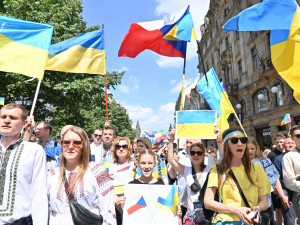 Děkujeme, Česká republiko! Prahou prošel průvod Ukrajinců