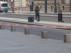 Pyrotechnici kontrolovali podezřelé zavazadlo v centru Prahy. Zásah přerušil dopravu