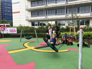 V Motole otevřeli rekonstruované hřiště pro dětské pacienty