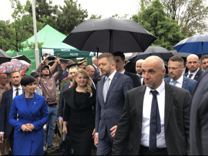Čaputová s Pekarovou Adamovou a Rakušanem